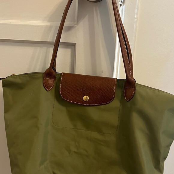 Longchamp Le Pliage Club Shoulder Bag M – Khaki Green & Brown Leather - Picture 3 of 5